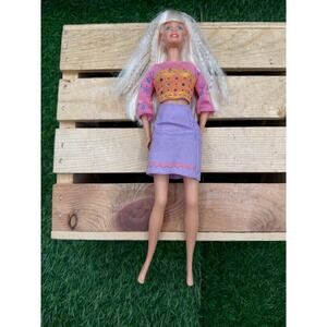 1998/99 Barbie Doll Articulated Arms Pink Earrings Blonde Hair w/Bangs